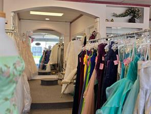 Clothing ,Retail  For Lease