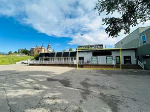 Excellent Turnkey Licensed Restaurant with liquor license in vibrant Crescent Heights! Seats 50...