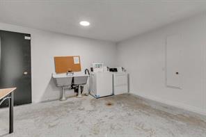 Common Area - Laundry