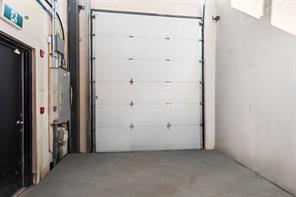 Warehouse w/ Drive-IN