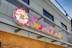 Candy/Cookie,Gift Shop ,Ice Cream/Frozen Yogurt  For Lease